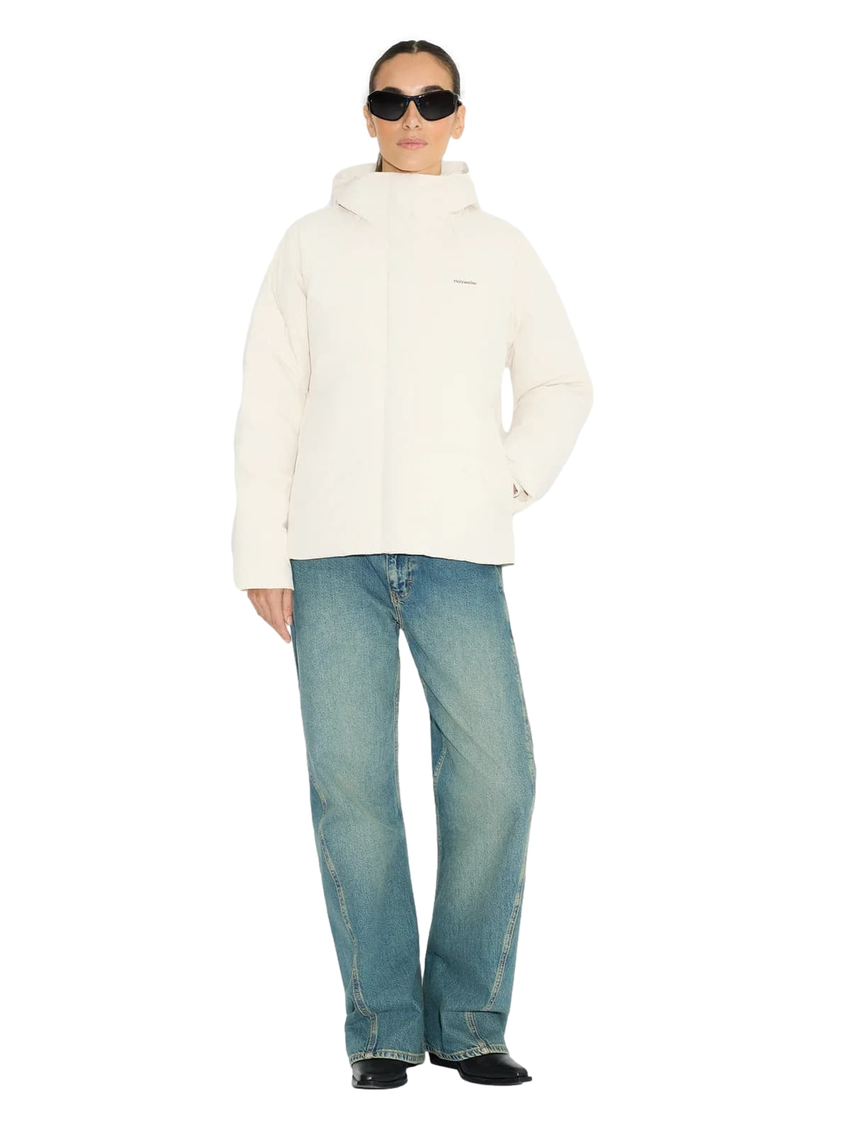 Holzweiler Besseggen Lt Short Jkt jakke i ecru, lett og stilig med casual passform, perfekt for vår og sommer.