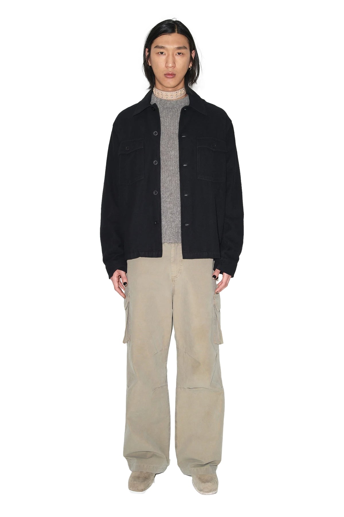 Sort Our Legacy Evening Coach Jacket, stilren jakke med glatt overflate og klassisk design.