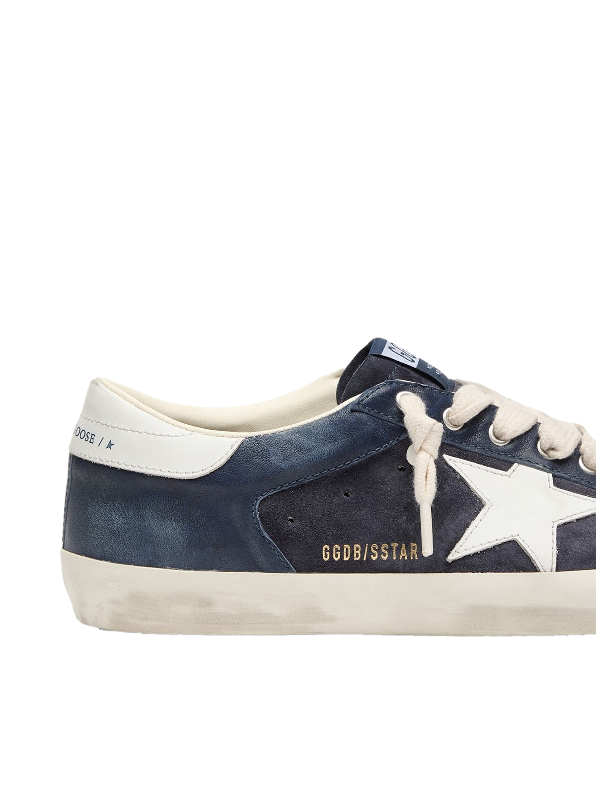 Golden Goose Super-Star dobbeltkvart sko i mørkeblå med hvite detaljer, stilfullt design og logo på sidene.