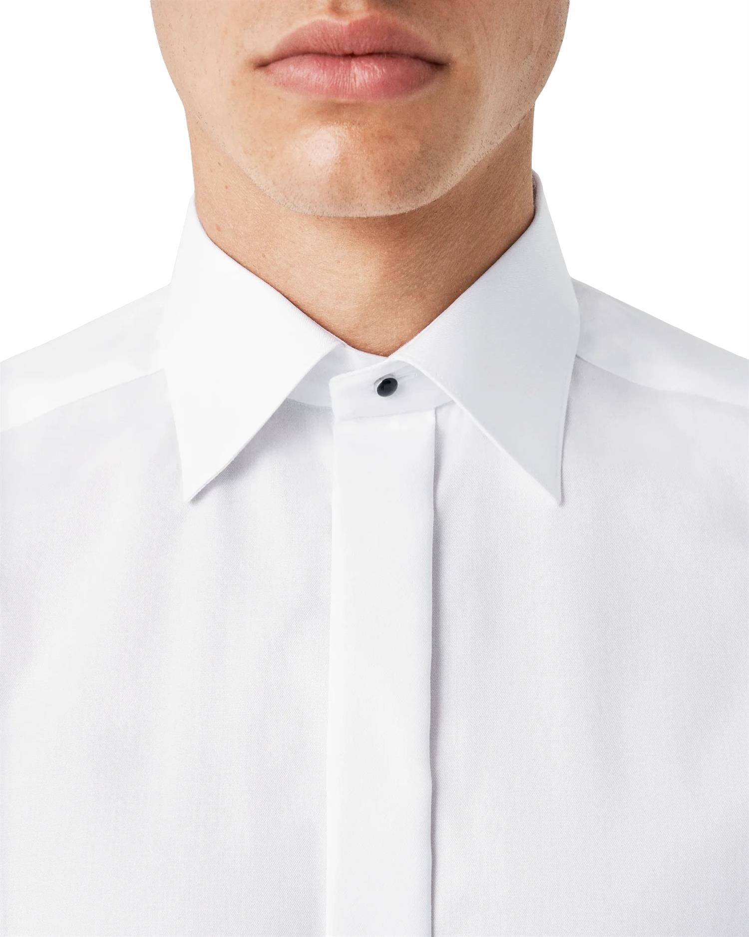 Eton 3000 Slim Evening hvit Signature Twill skjorte, nærbilde av hvit skjorte med klassisk krage og knappestolpe.