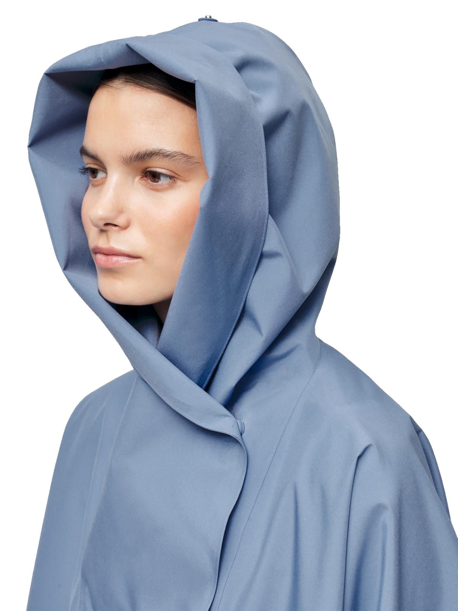 Blæst Bergen Poncho Blue Hour Jakke Lyseblå - modostore.no
