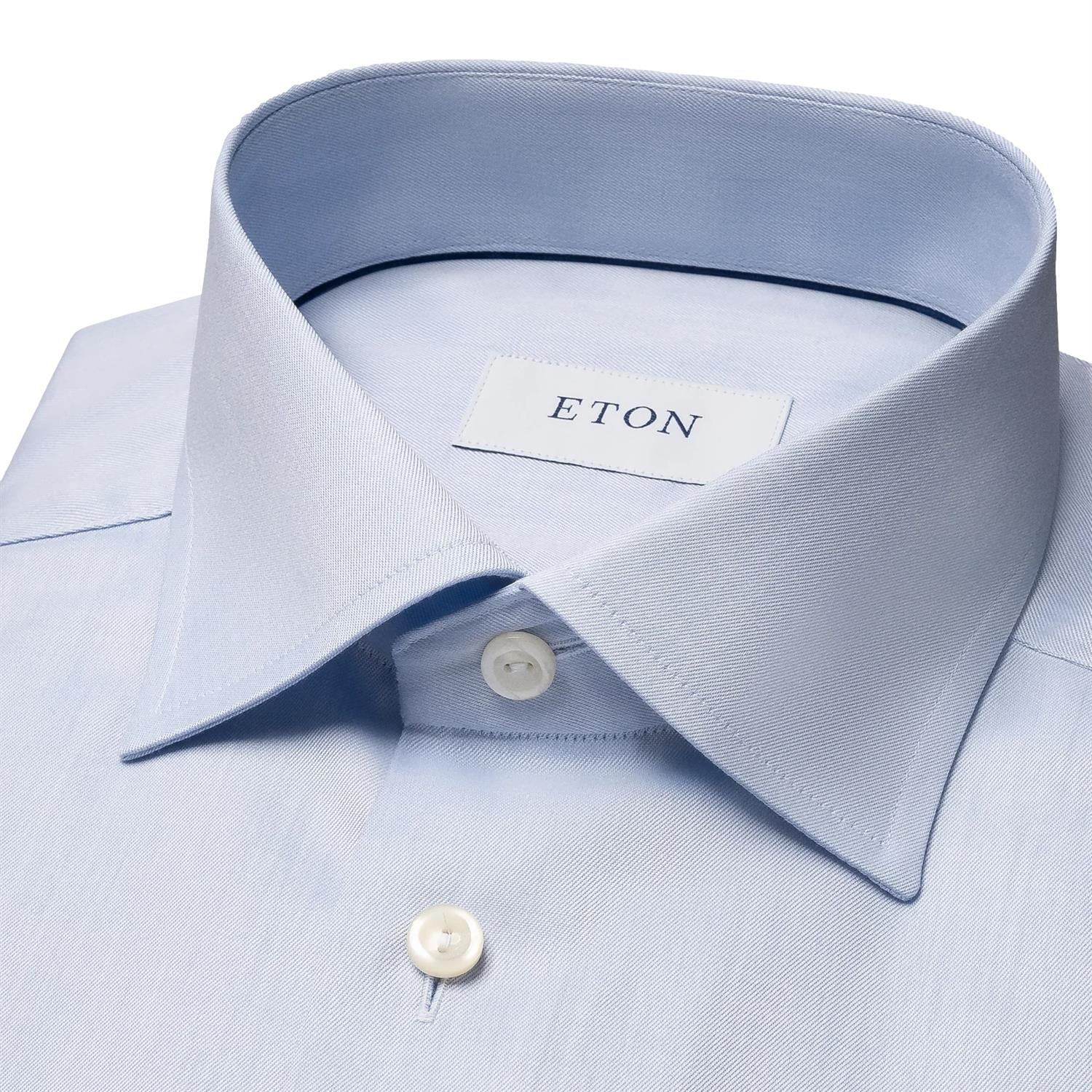 Lyseblå Eton 3000 Super Slim skjorte med smal passform, vist foran på hvit bakgrunn.