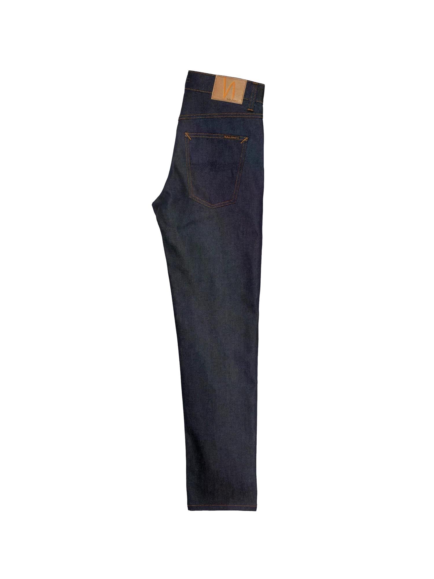 Mørkeblå Nudie Jeans Solid Ollie Dry Abyss jeans, klassisk passform og slitesterkt denim, vist på en modell.