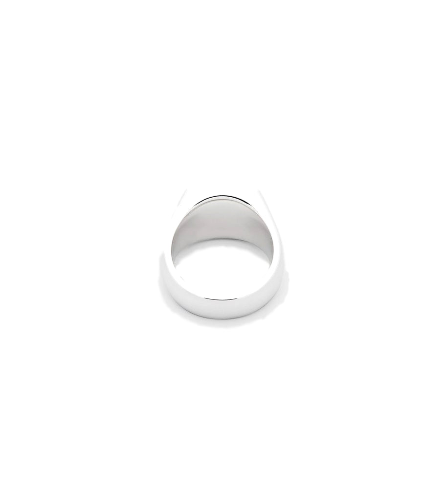 Tom Wood satin ring i sølv, elegant smykkering med glatt overflate og moderne design, perfekt som hverdags- eller spesialtilbehør.
