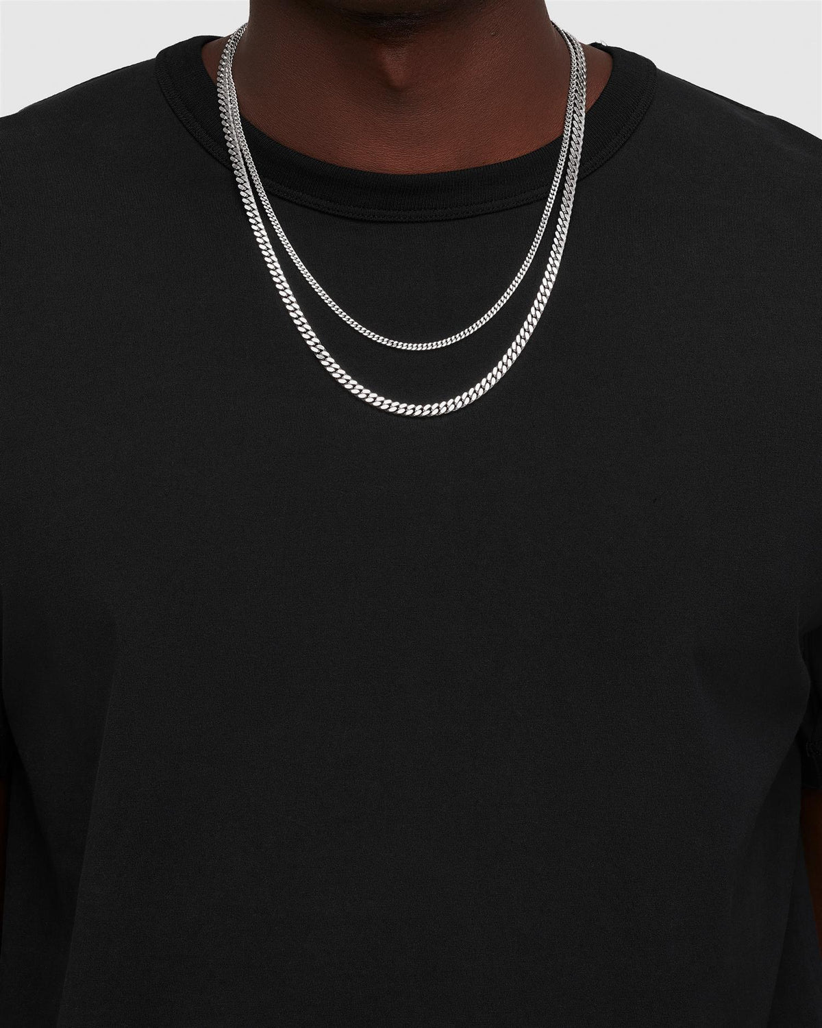 Sølv Tom Wood Curb Chain smykke med tykk, oksidert lenke i rustikk design, vist på hvit bakgrunn