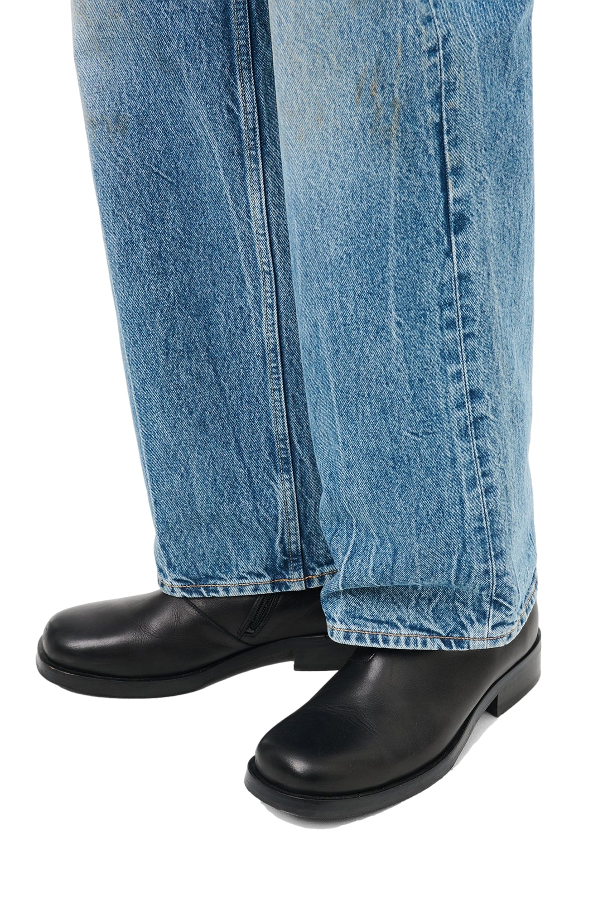 Sort Our Legacy Camion boots, robuste skinnsko med arbeidsinspirert design og solide såler, vist i detalj.