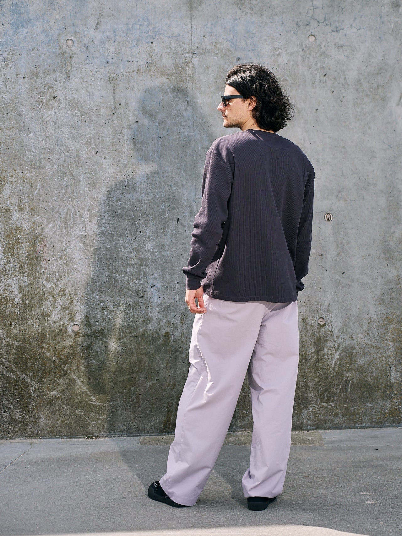 Koksgrå Libertine Libertine Astro longsleeve i bomull, flat og komfortabel med rund hals og lange ermer.