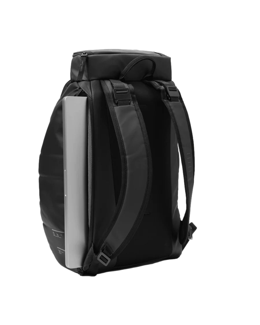 Douchebags DB Hugger Backpack 30L Black Out Sekk Sort - modostore.no