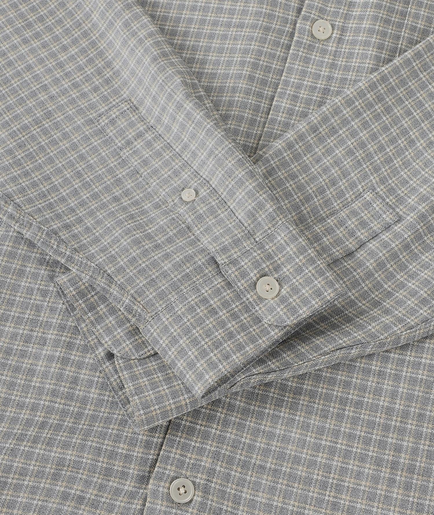 Garment Project grå skjorte med avslappet passform og rutete mønster, langermet med knapper, for casual antrekk.