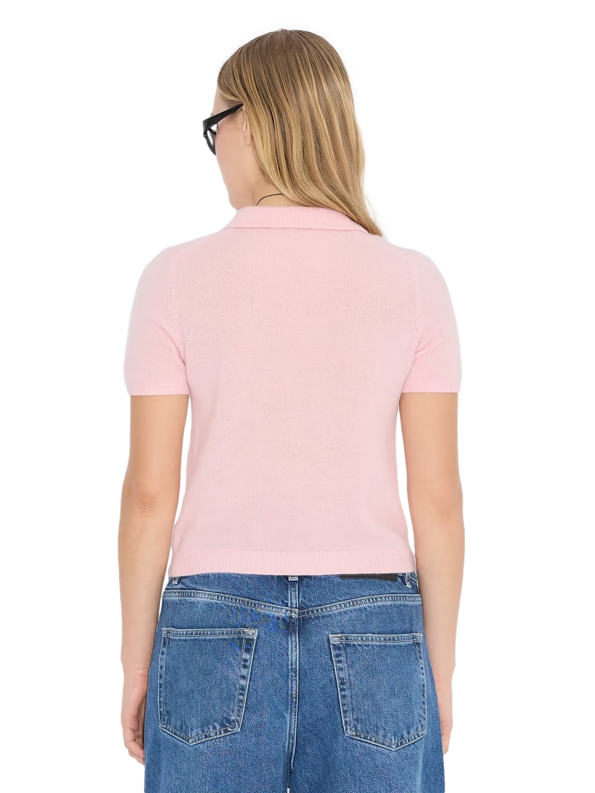 Holzweiler rosa cashmere kortermet polo genser, myk og komfortabel, vises med rund hals og kortermet design.