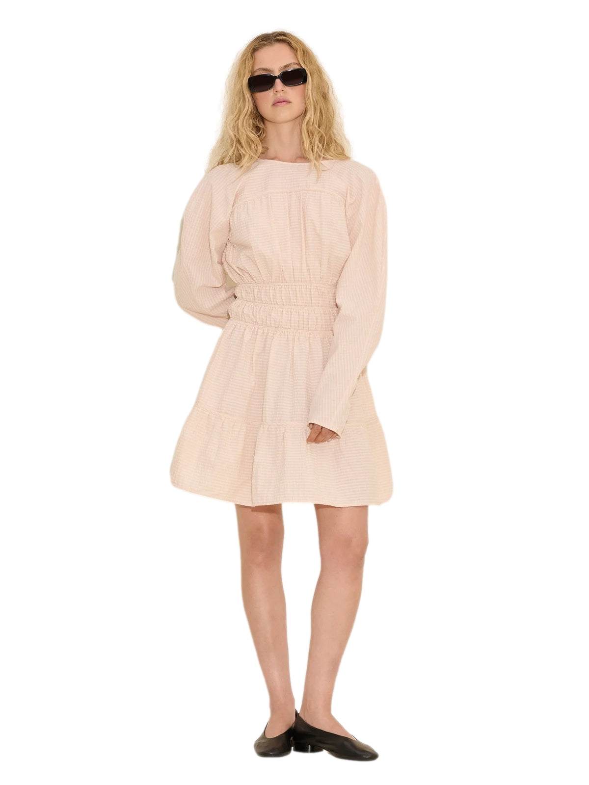 Holzweiler Liebe kjole i lys rosa, elegant dameskjole med myk stoff og feminint snitt, perfekt til spesielle anledninger