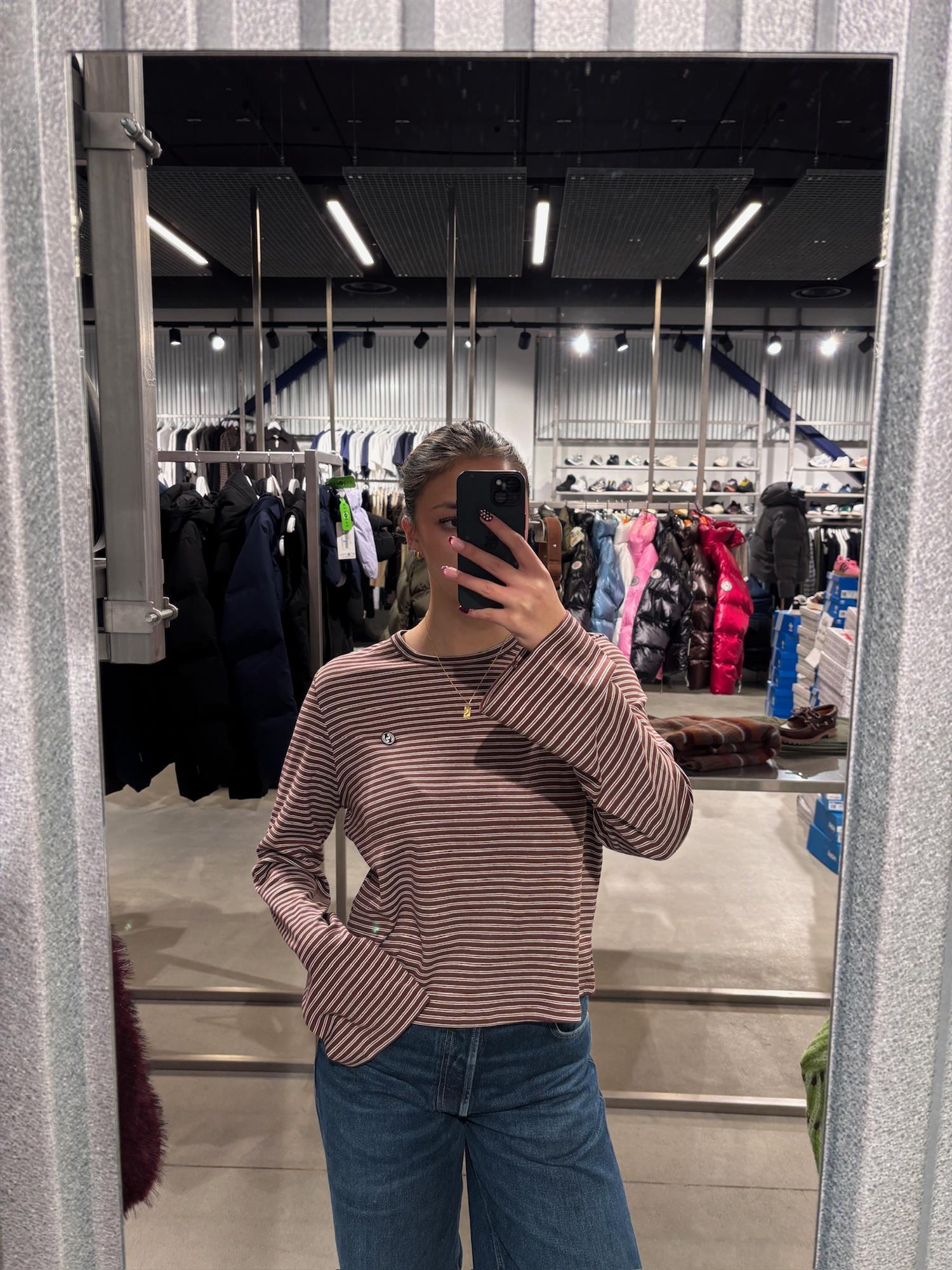 Holzweiler Street Stripe LS Topp Burgunder Striper - modostore.no