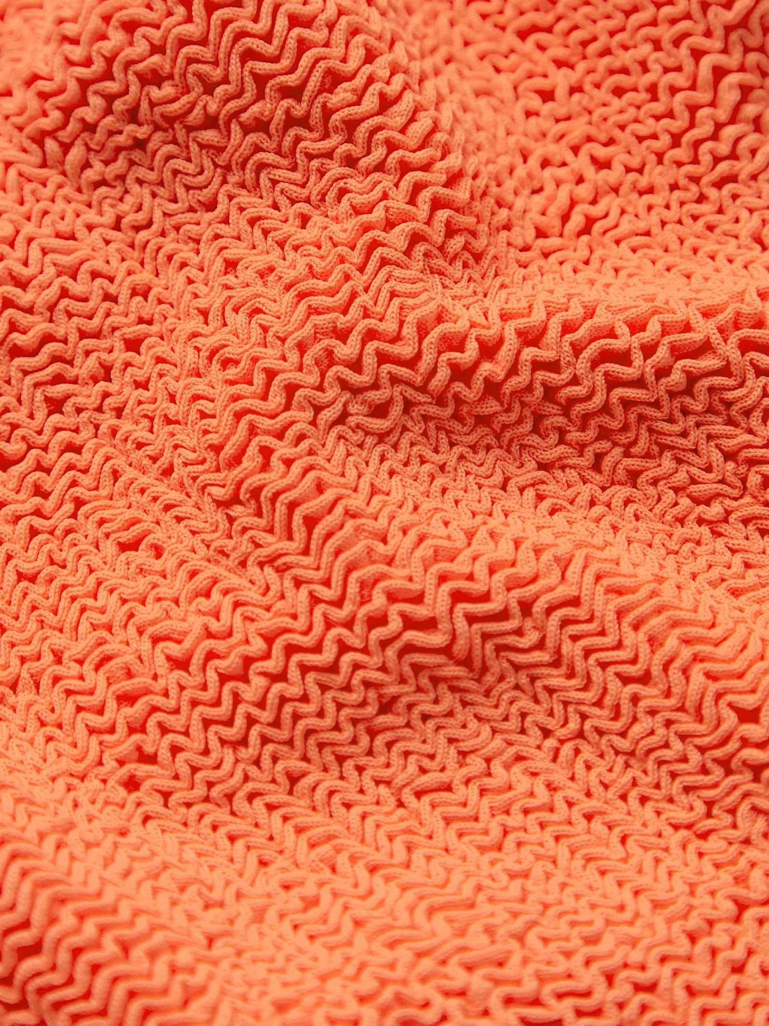 Hunza G Xandra oransje bikini laget av elastisk stoff, vist på en modell i et sommerklar utseende.