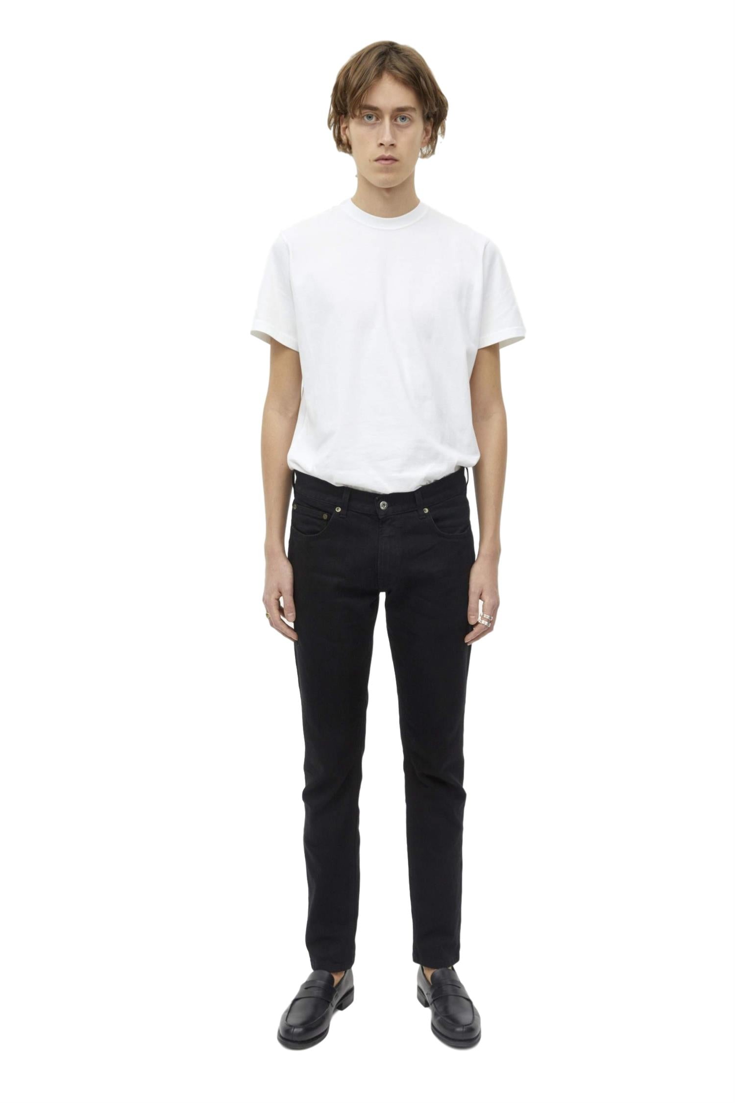 Sort Livid Jone jeans for menn, vises med fokus på passform og klassisk design, laget av slitesterkt denimmateriale.