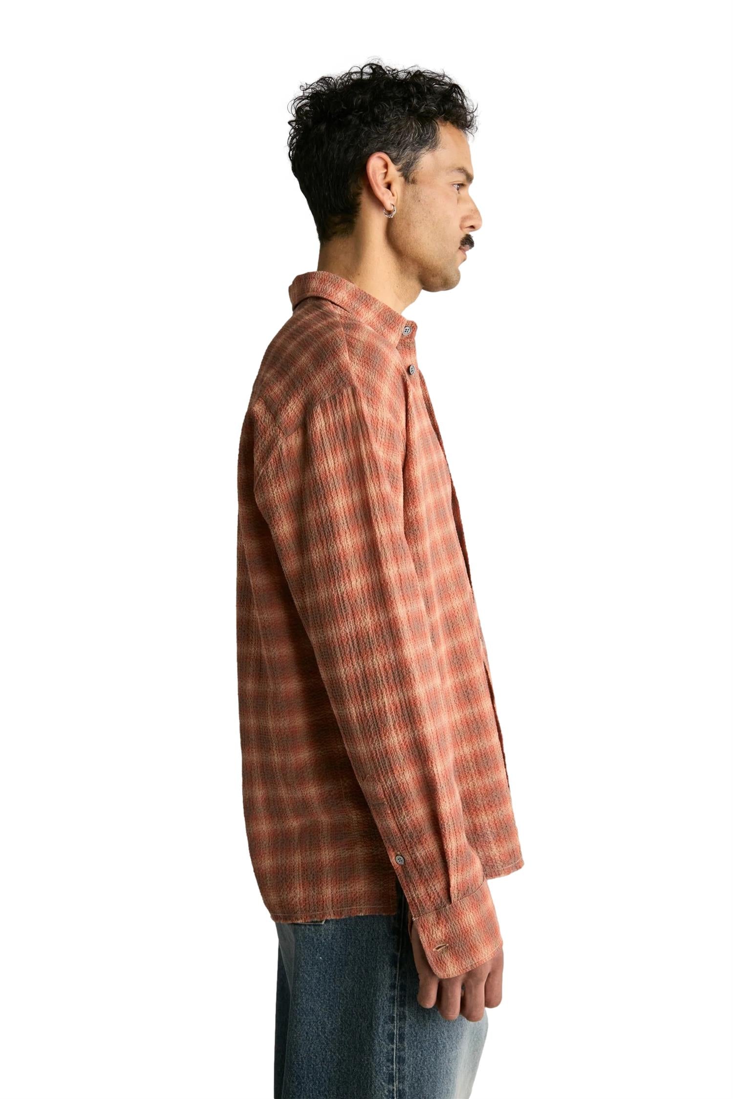 Livid Keen oransje mønstrete skjorte med langermet design, synlig i bildet, perfekt for casual antrekk.