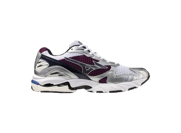 Mizuno Wave Rider 10 løpesko i hvitt og lilla med luftige nettingmaterialer og støttende såle.