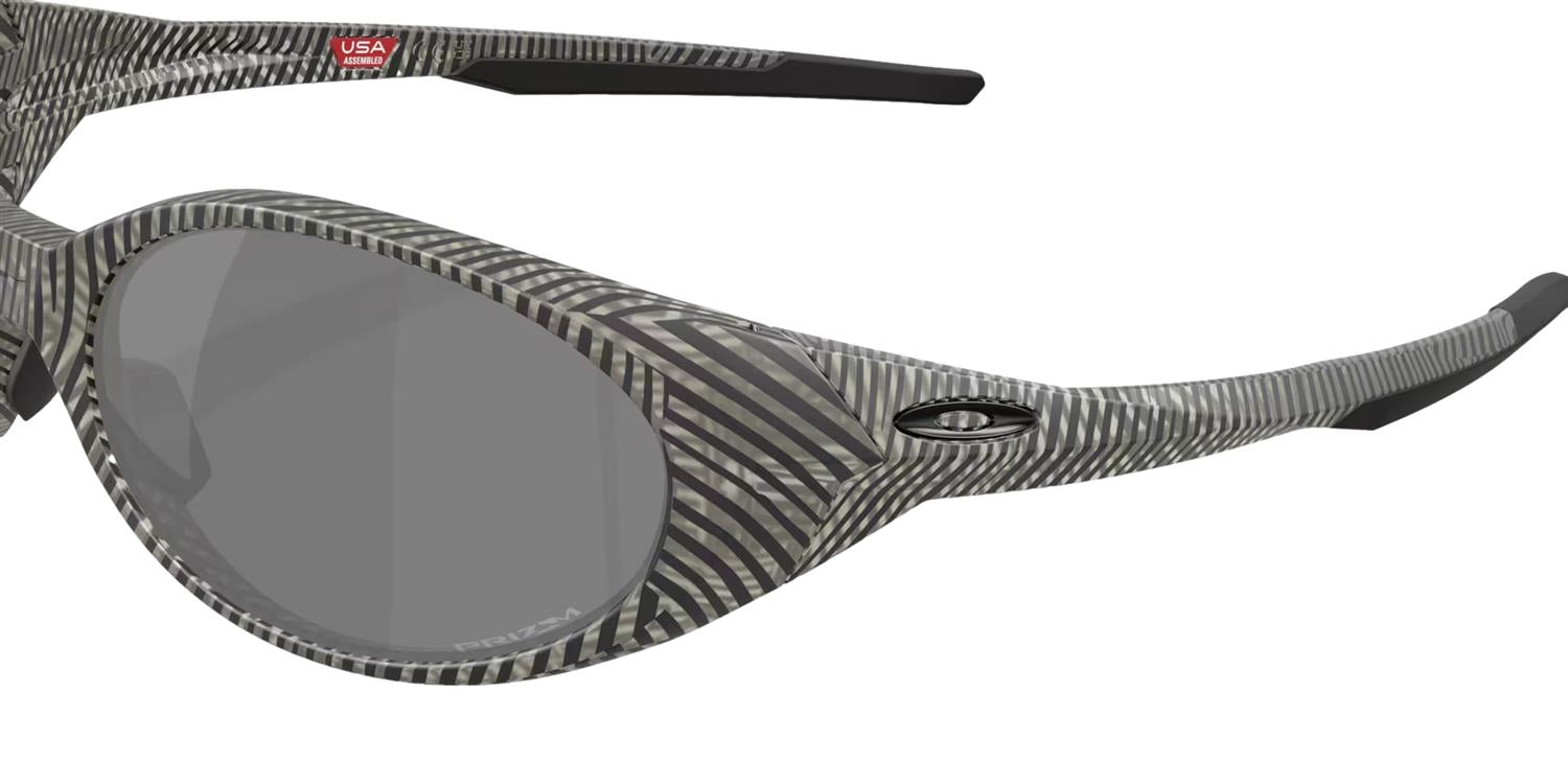 Oakley Eyejacket Redux solbriller med mørkegrå ramme og linser, sportsinspirert design og komfortabel passform
