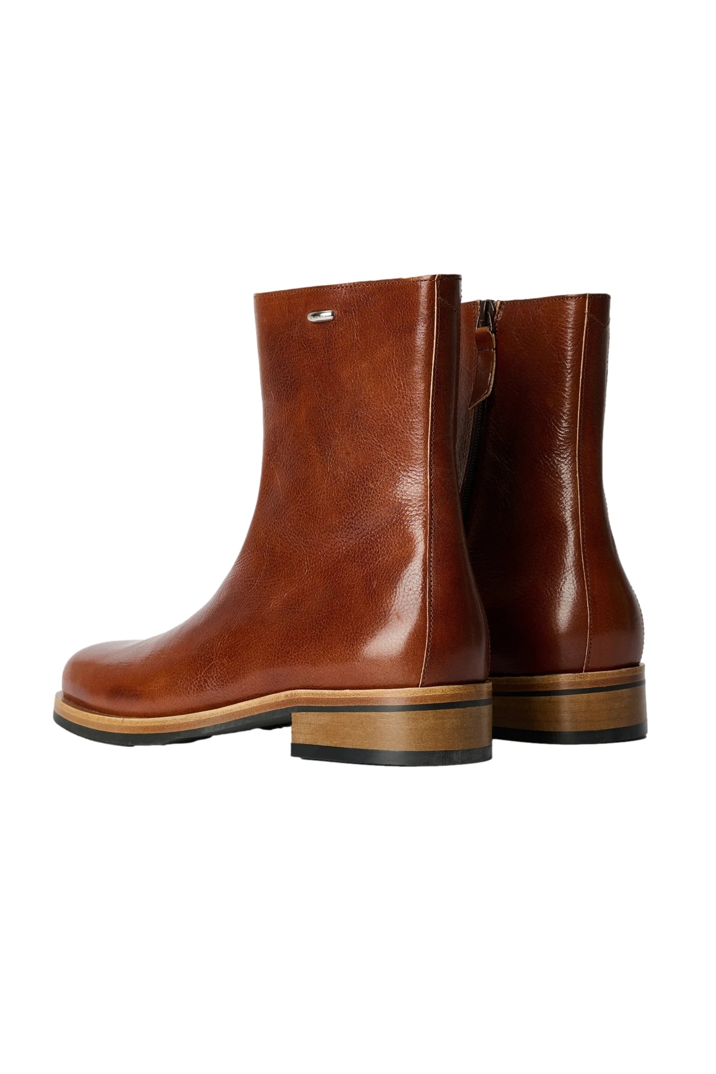 Brune Our Legacy Camion Boots, robuste skomodell med lærmateriale og stilfull design, vist på et lyst bakgrunn.