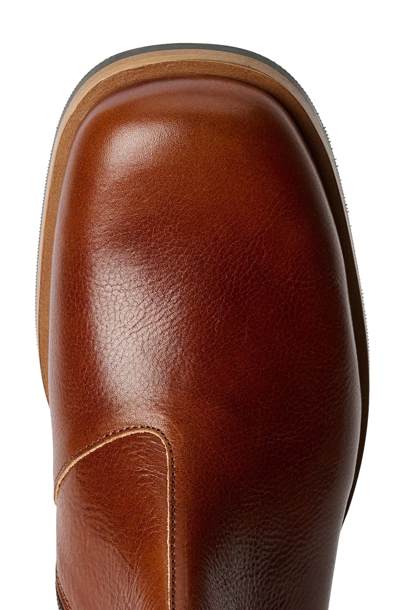 Brune Our Legacy Camion Boots, stilfulle skinnsko med robuste design og detaljer, vist i et nærbilde.