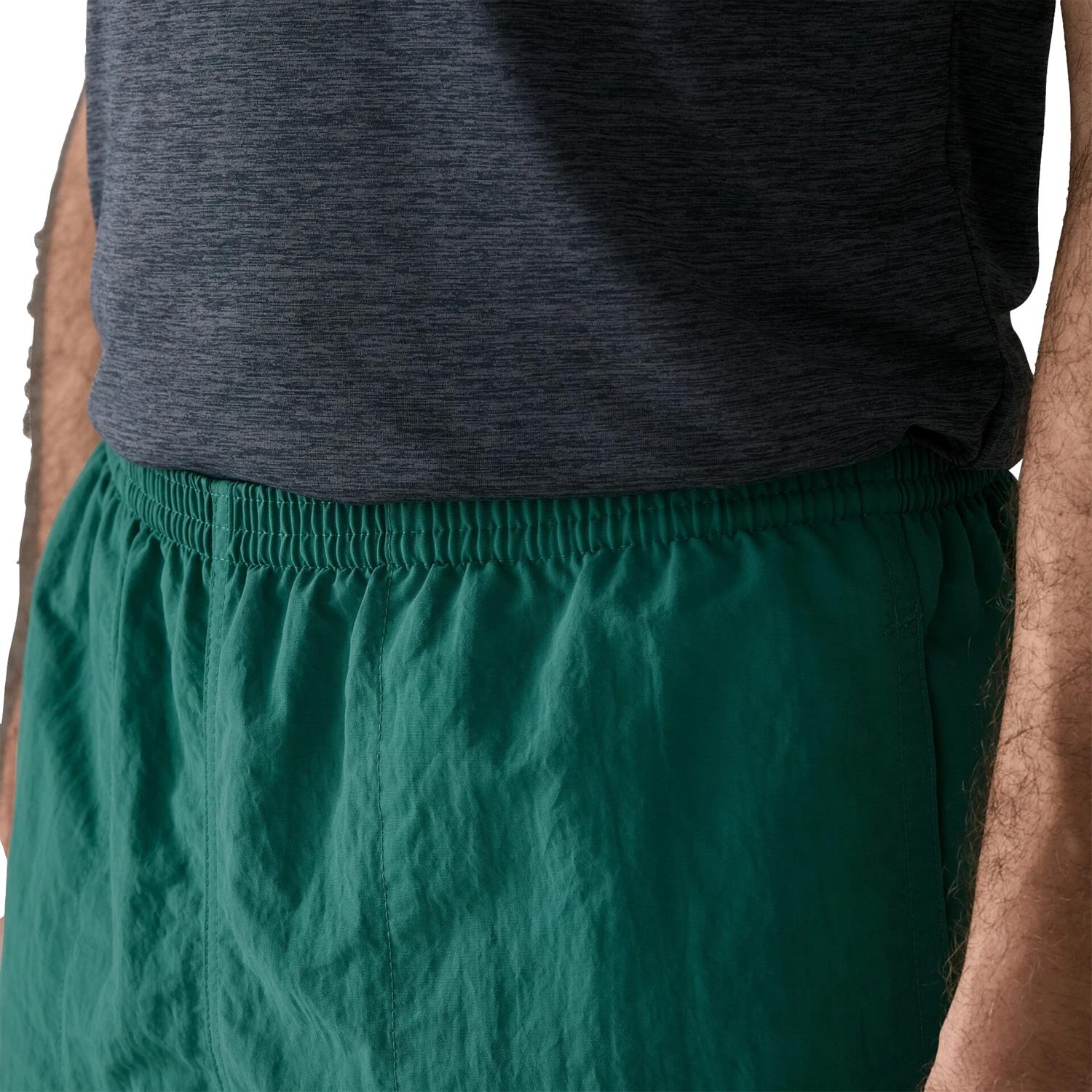 Patagonia herre Baggies Shorts 5-tommer med oval logo i sjøgrønn, lett og komfortabel sommershorts for utendørsbruk