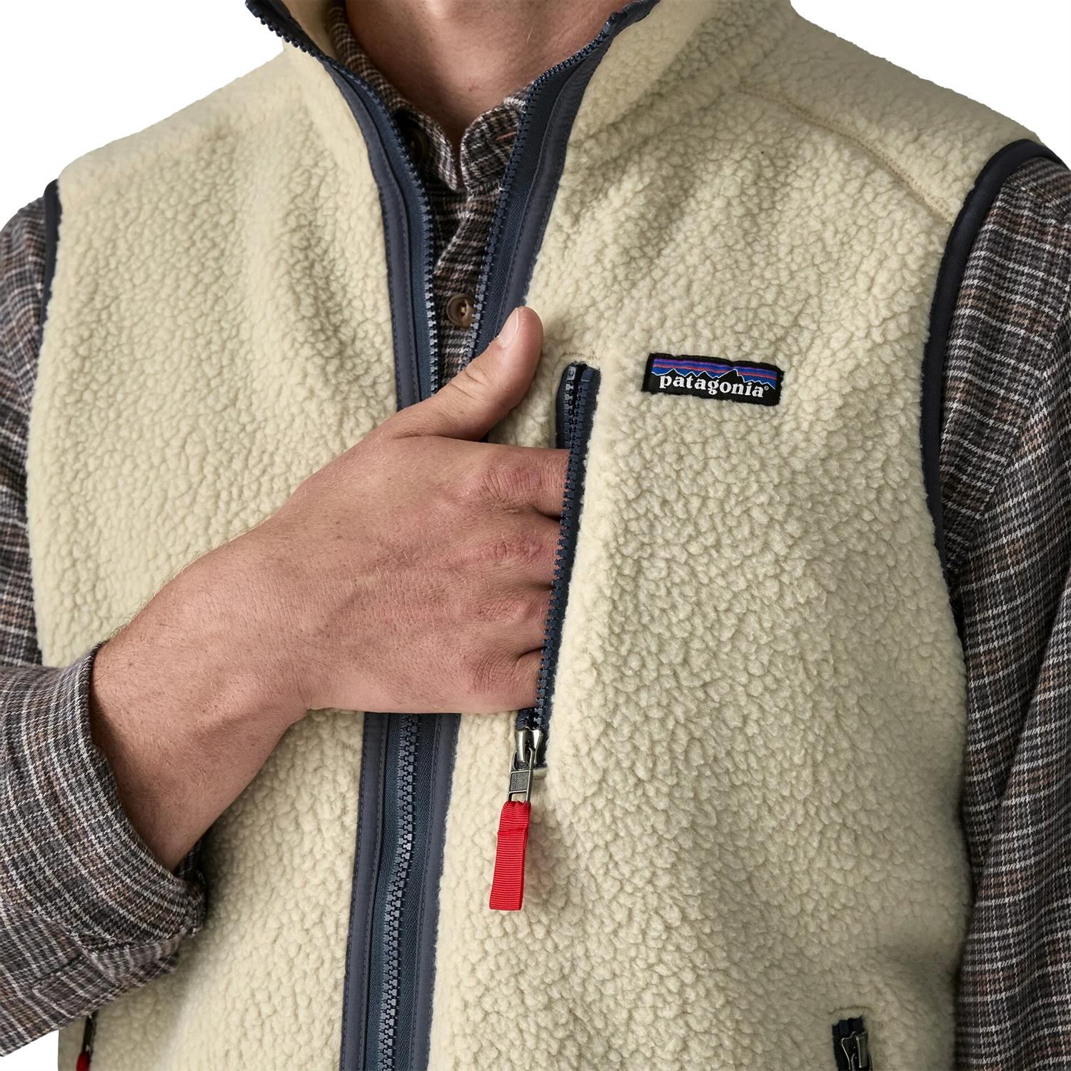 Patagonia Men's Retro Pile Vest Pelican w/ Smolder Blue Vest Beige - modostore.no