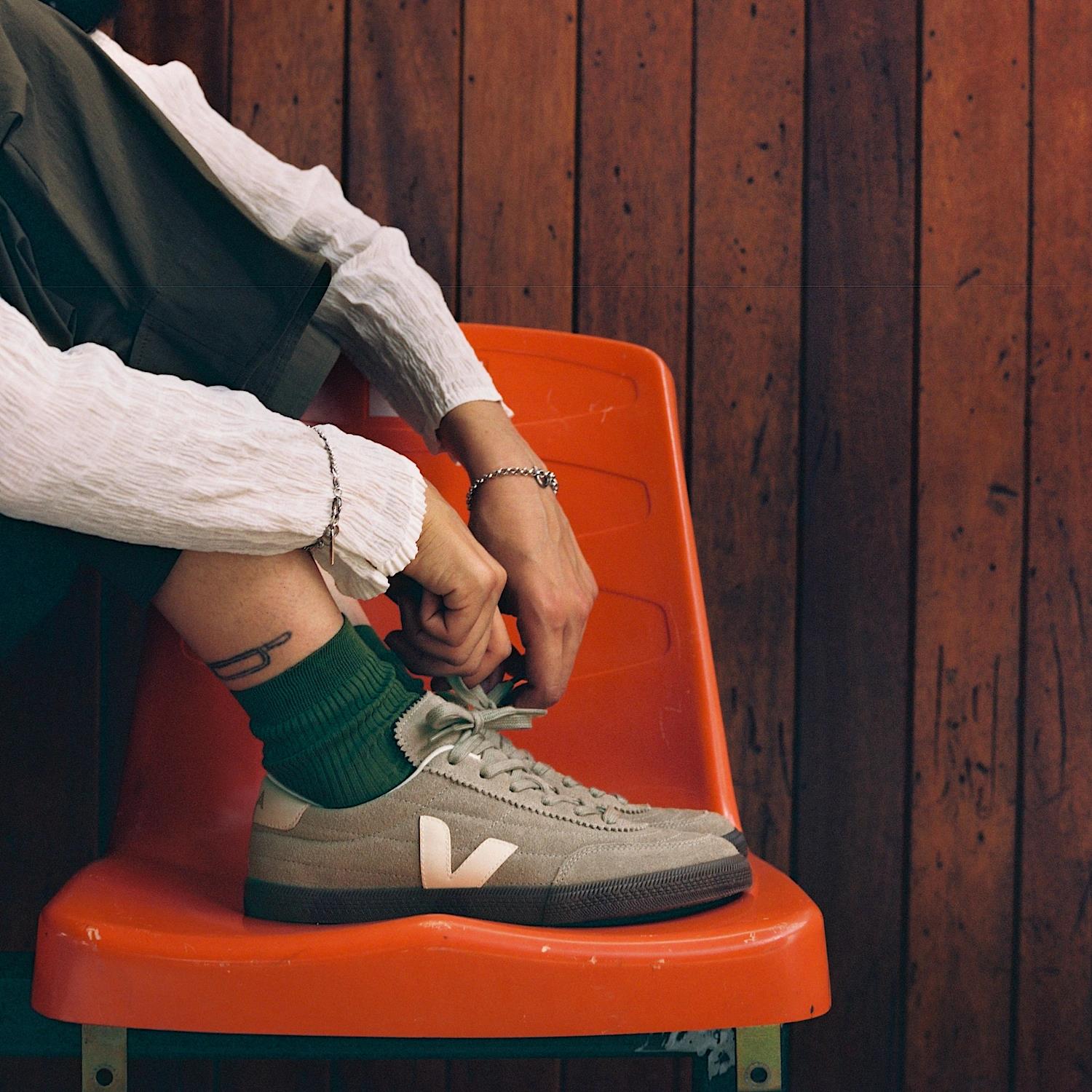 Veja Panenka Suede Taupe Pierre Bark Sko Beige - modostore.no
