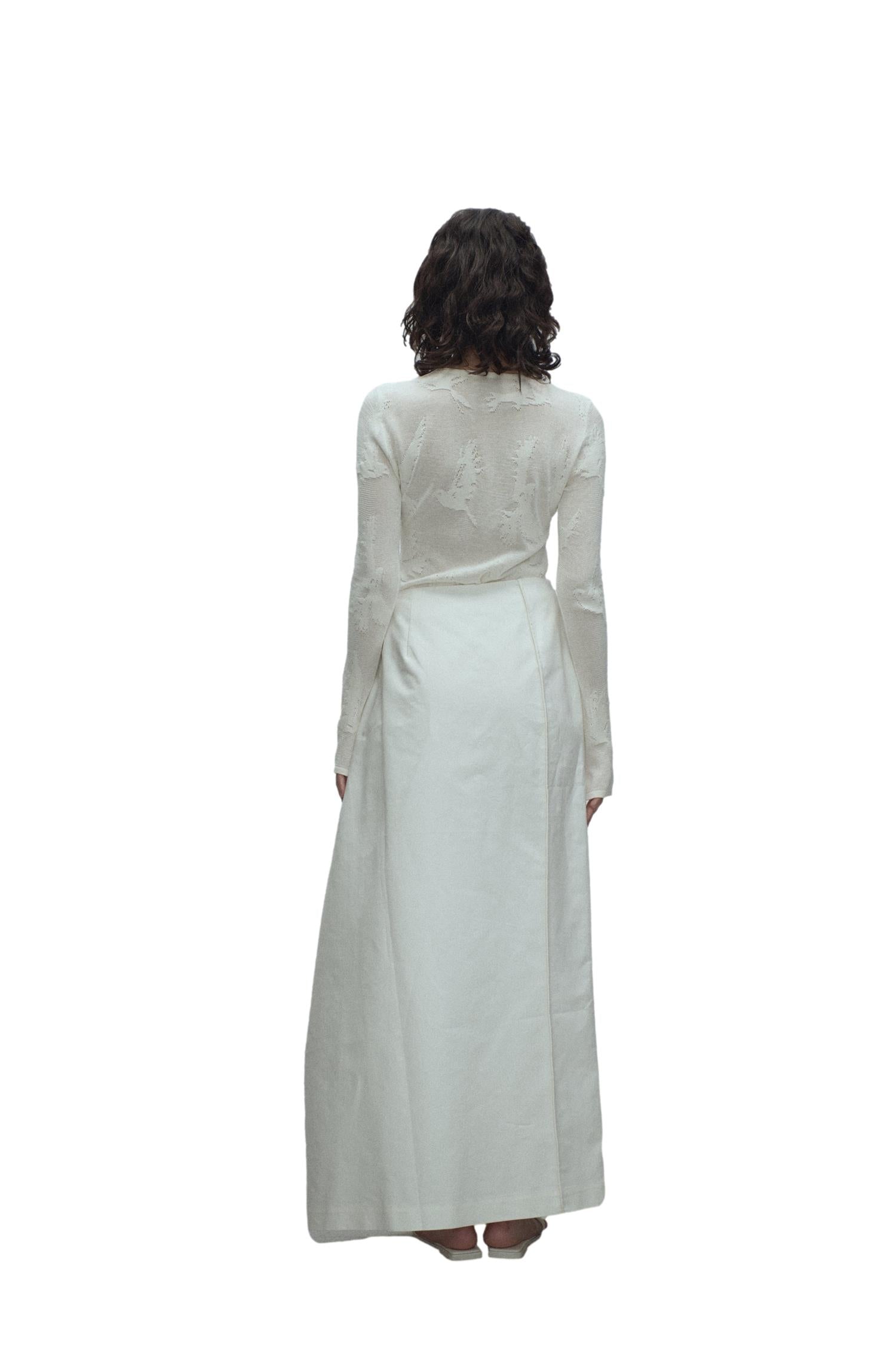 Viktoria Chan Hermoni langermet strikkegenser i off-white, myk og komfortabel for hverdagsbruk.