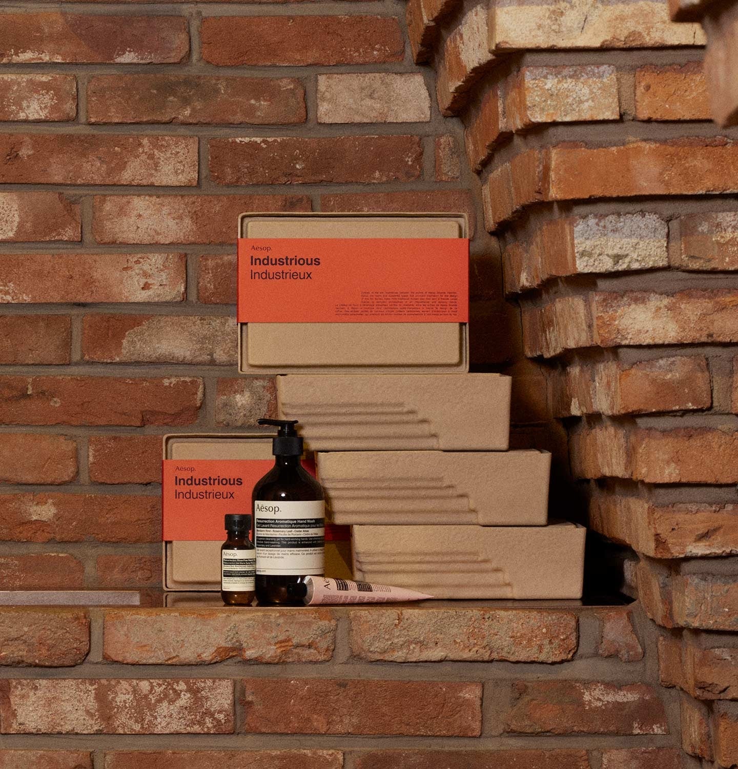 Aesop Gift kit 2022 - hand care trio (Industrious) Gaveeske - modostore.no