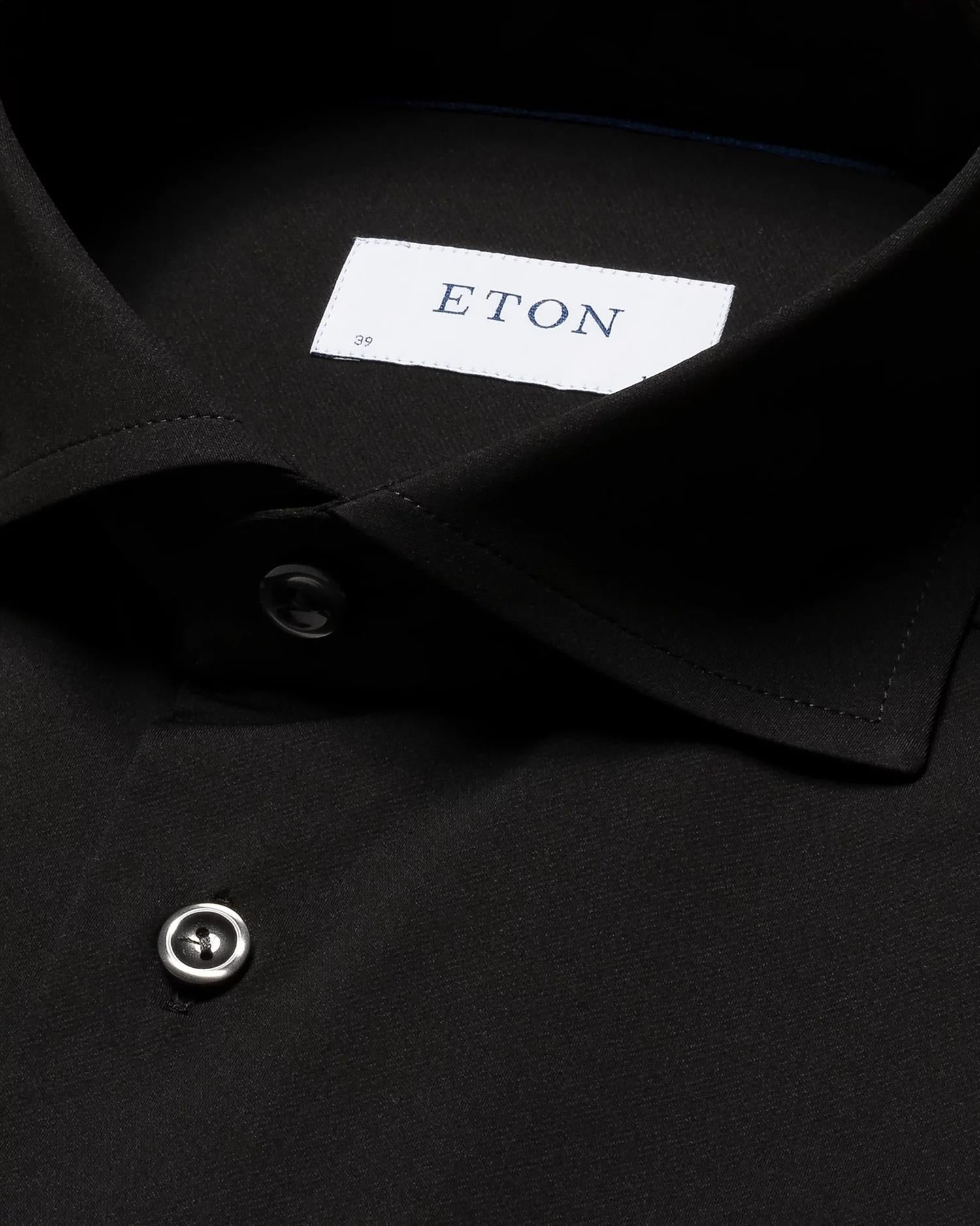 Eton svart skjorte med fireveis stretch, elegant herreklær, vist med krage og lange ermer.