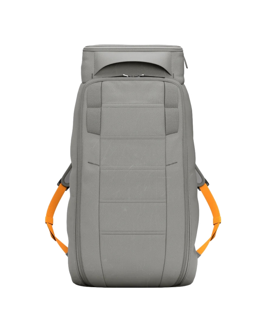 Douchebags DB Hugger Backpack 30L Sand Grey Sekk Grå - modostore.no