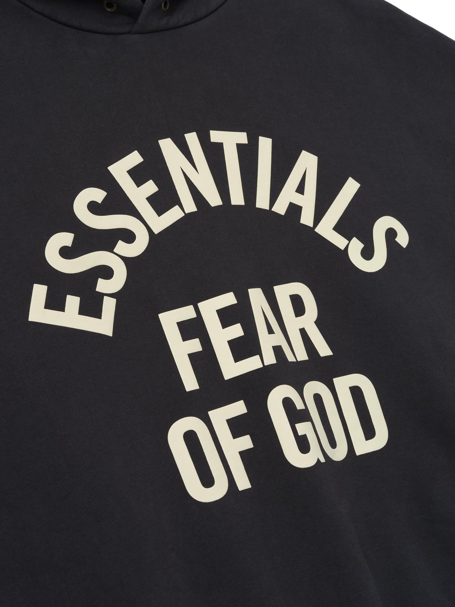 Fear of God Essentials Campus 90's Hoodie Hettegenser Vasket Sort - modostore.no