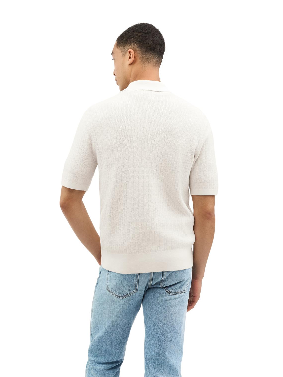 Tiger of Sweden Araawen off-white skjorte med lange ermer og klassisk krage, perfekt for formelle antrekk.