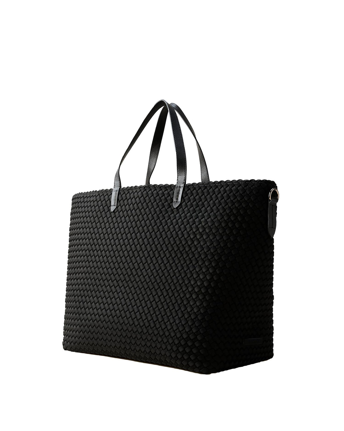 Naghedi Geneva Weekender veske i sort med myke, romslige materialer og elegante design detaljer.