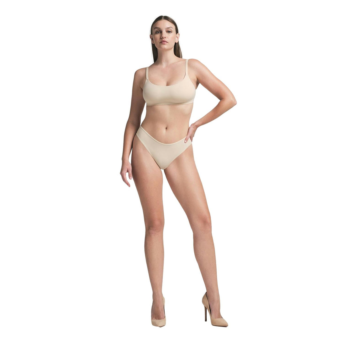SKIMS Fits Everybody scoop bralette i beige, myk og komfortabel undertøys-BH i sandfarge, perfekt til hverdagsbruk.
