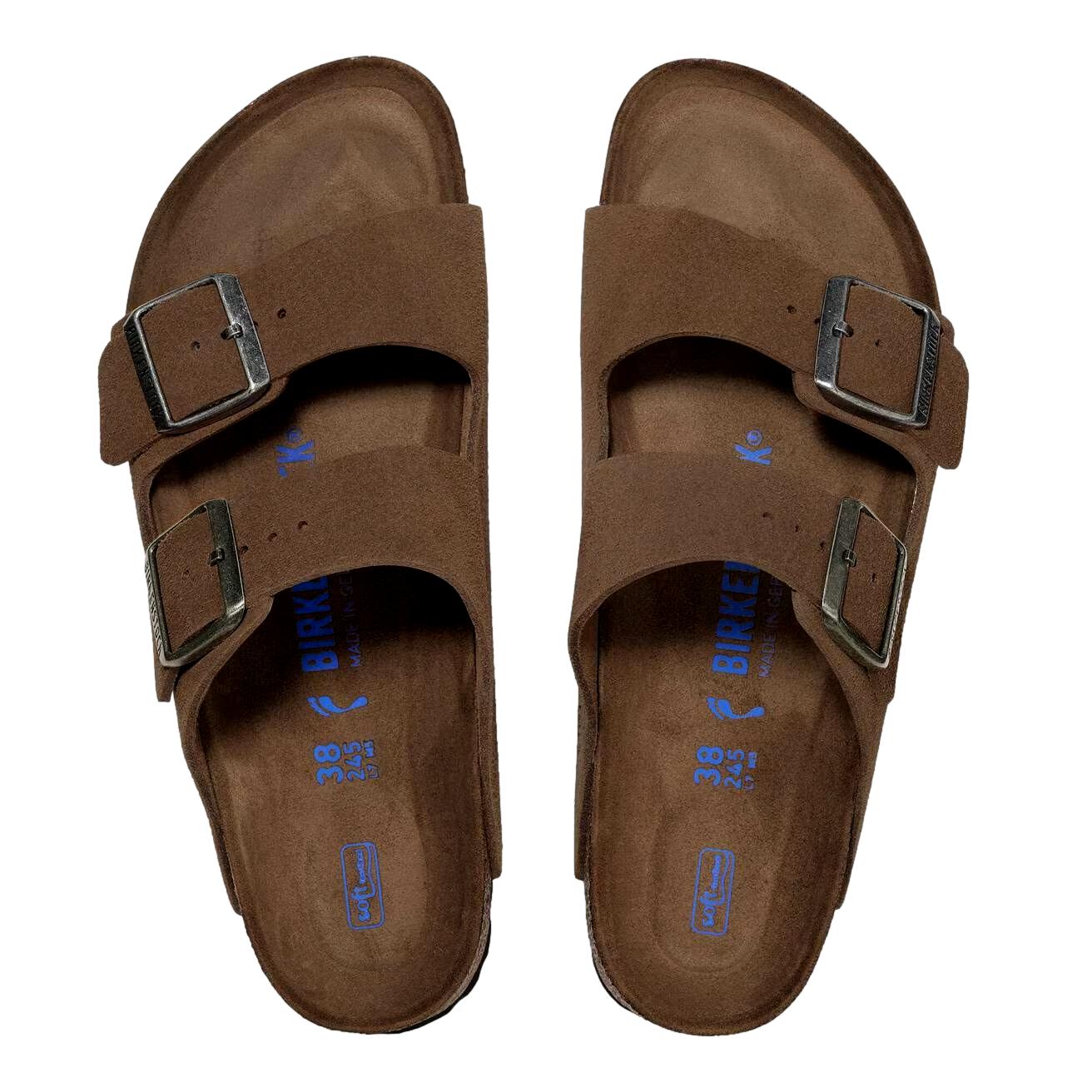 Birkenstock Arizona SFB suedesko i mørk te farge, lysebrun tonal design, med komfortable fotsåler og justerbare remmer.
