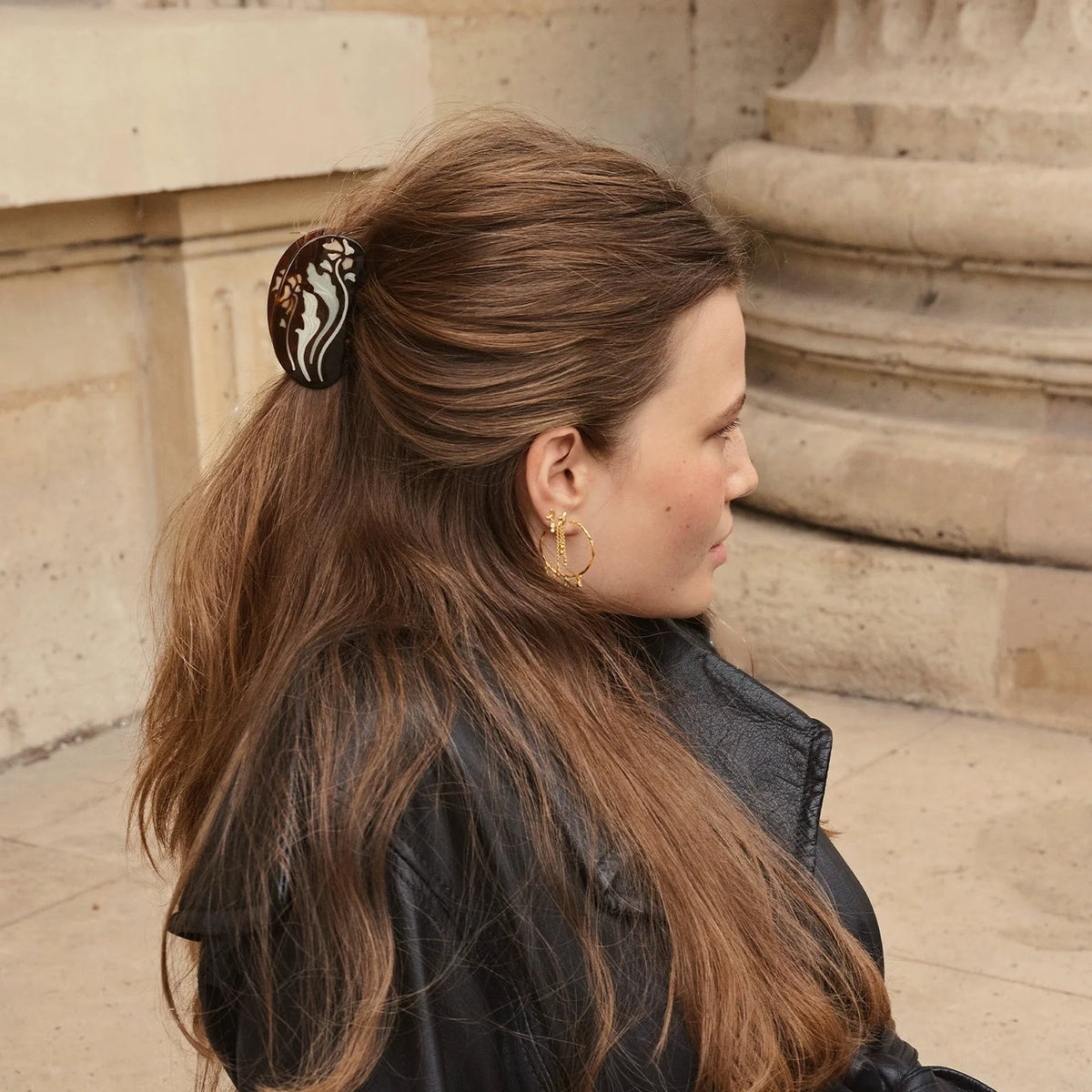 Maanesten Althea Hair Claw Dark Tortoise Hårspenne Mørkebrun