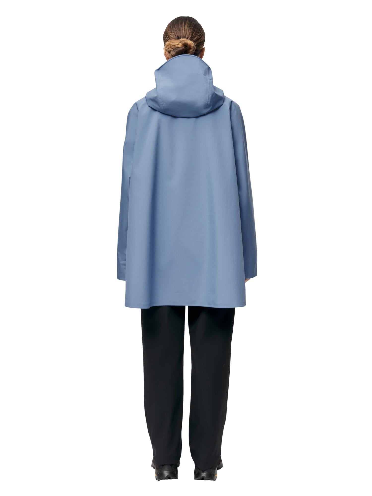 Blæst Voss Poncho Blue Hour Jakke Lyseblå - modostore.no