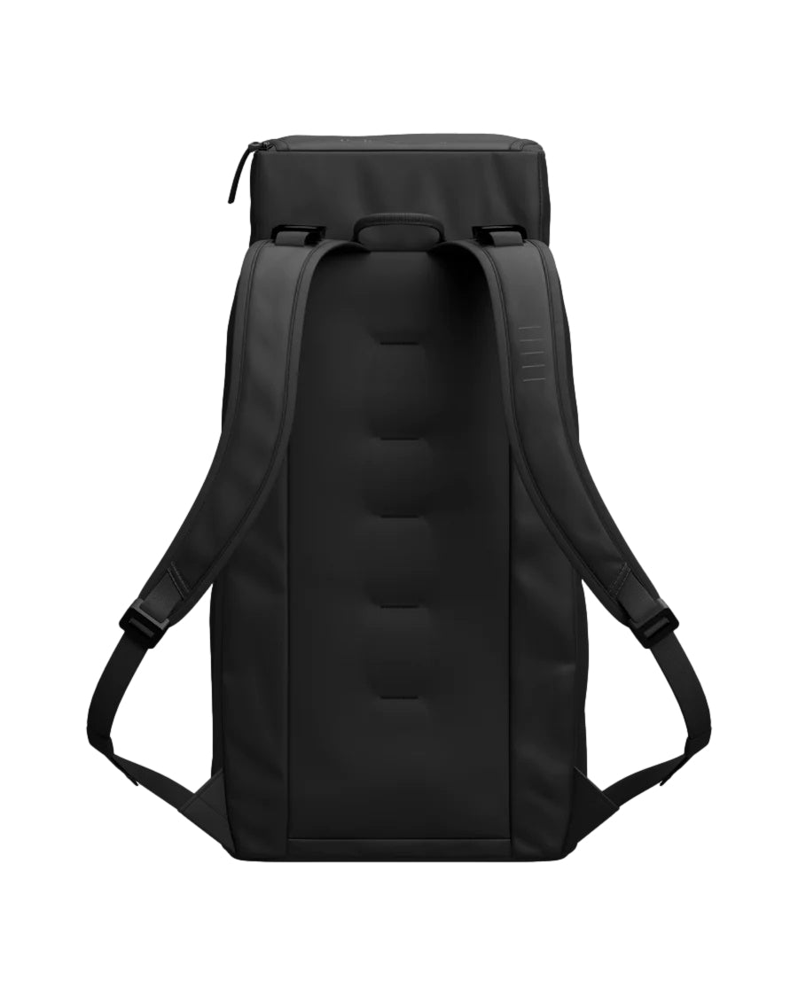 Douchebags DB Hugger Backpack 20L Black Out Sekk Sort - modostore.no