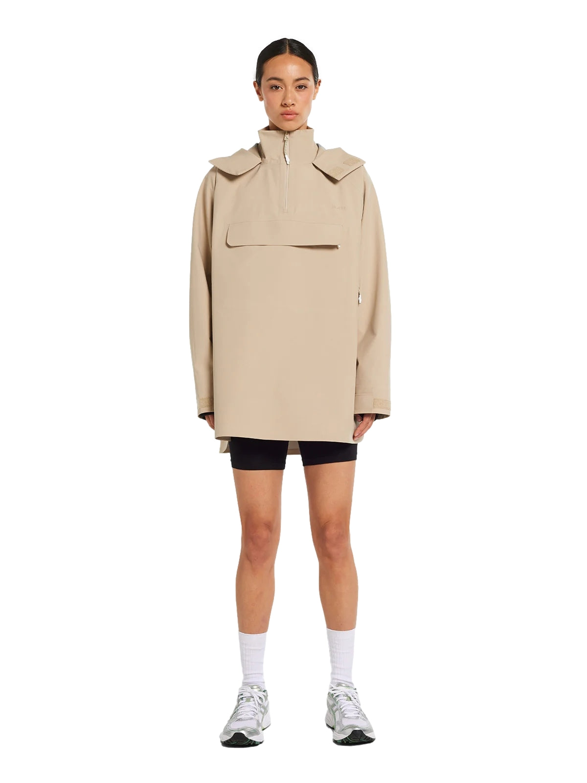 Blæst Voss Poncho Jakke Beige - modostore.no