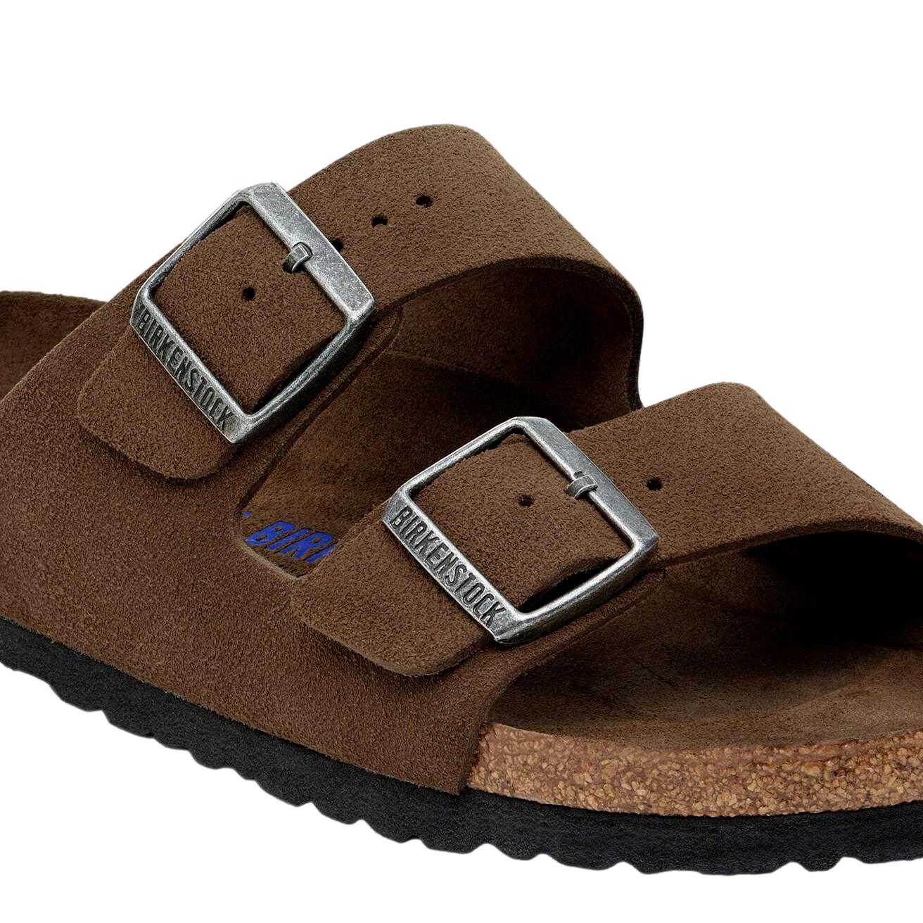 Birkenstock Arizona SFB suede smale sko i mørk te og lysebrun, med komfortabelt design og tonale detaljer.