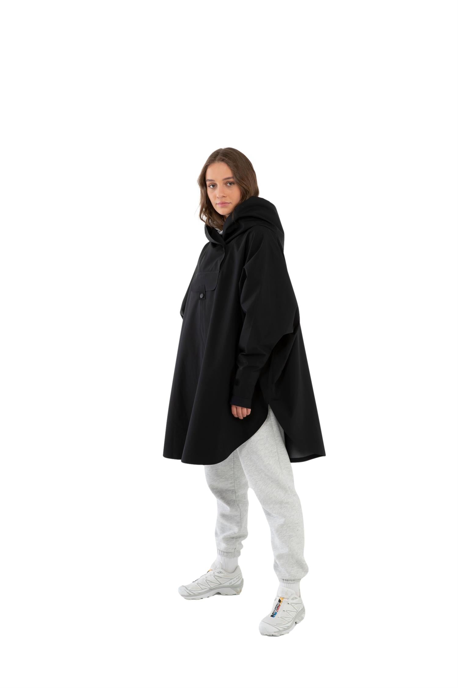 Blæst Bergen Poncho Black Jakke Sort - modostore.no