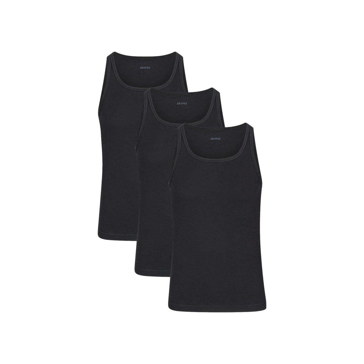 Tre svarte SKIMS bomulls ribbesinglets i pakke, komfortabel og myk singlet for hverdagsbruk.