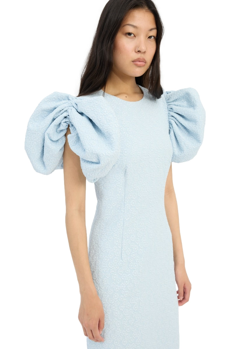 ROTATE Jacquard Midi Puffy Dress Kjole Lyseblå - modostore.no