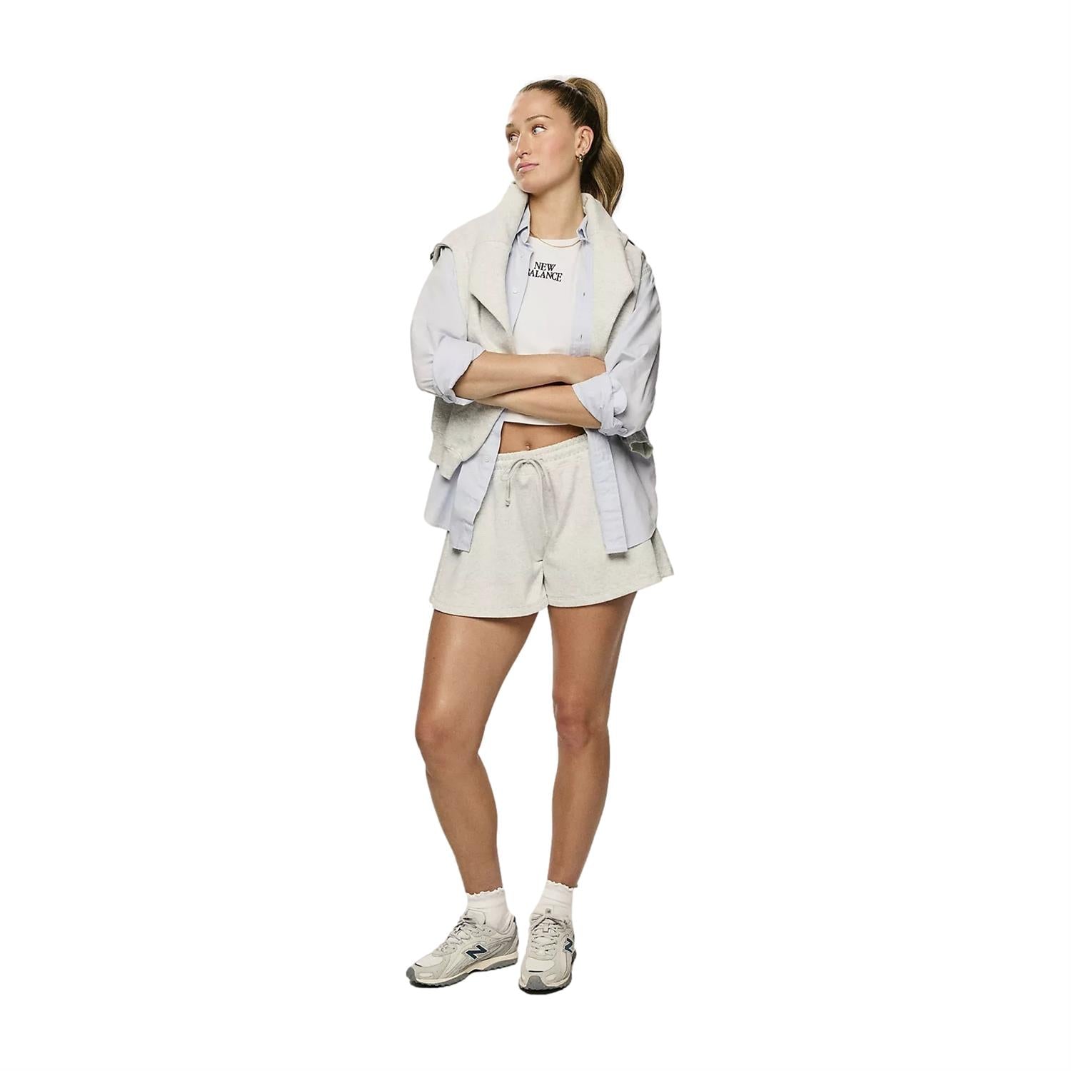 New Balance 204L Raincloud sko i grå med komfortable design og vanntett materiale, vist på bilde.
