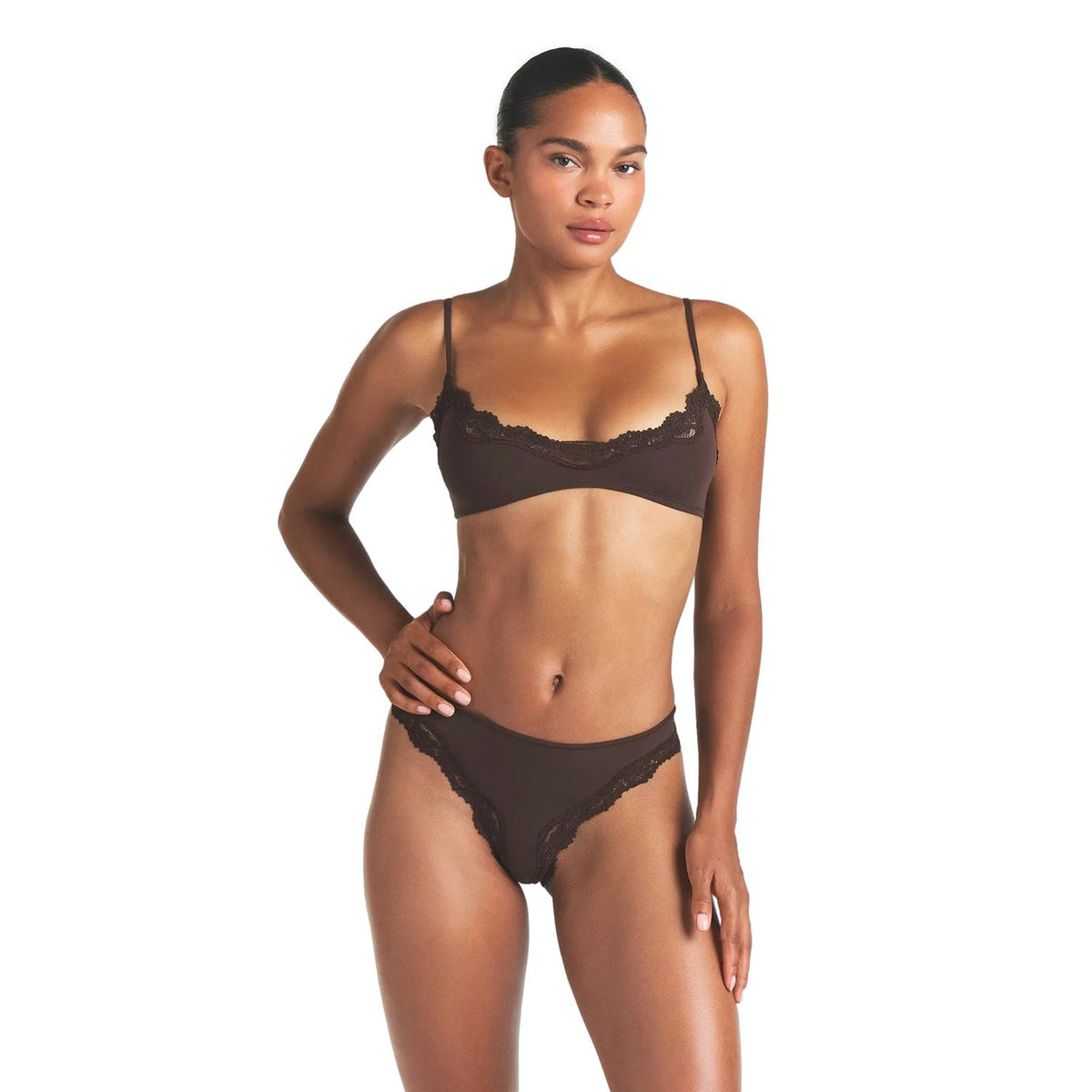 SKIMS Fits Everybody Lace Scoop Bralette i espressofarget brun med blondedetaljer