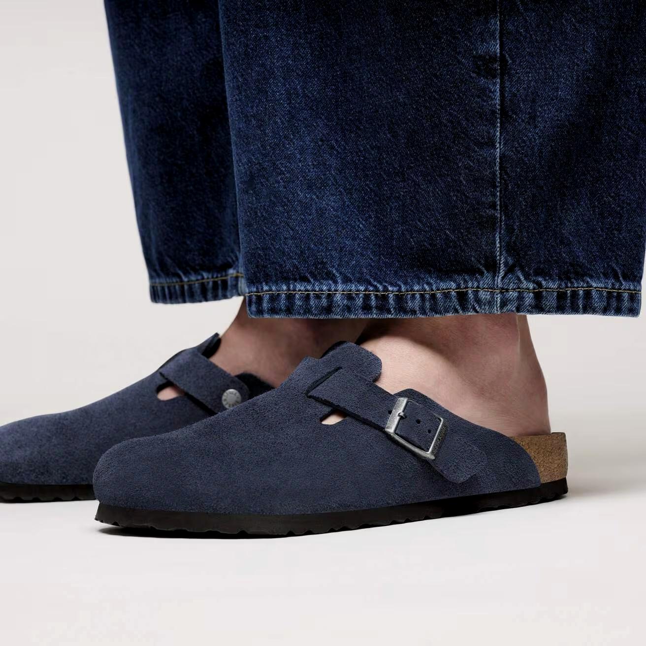 Birkenstock Boston SFB sko i semsket skinn, smal passform, mørkeblå nyanser, komfortable og stilige navy tonale sko