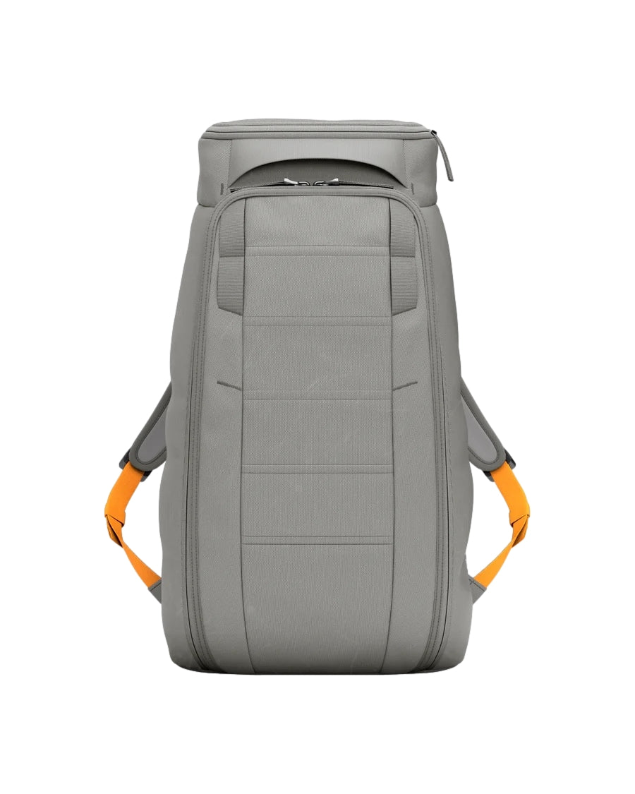 Douchebags DB Hugger Backpack 25L Sand Grey Sekk Grå - modostore.no