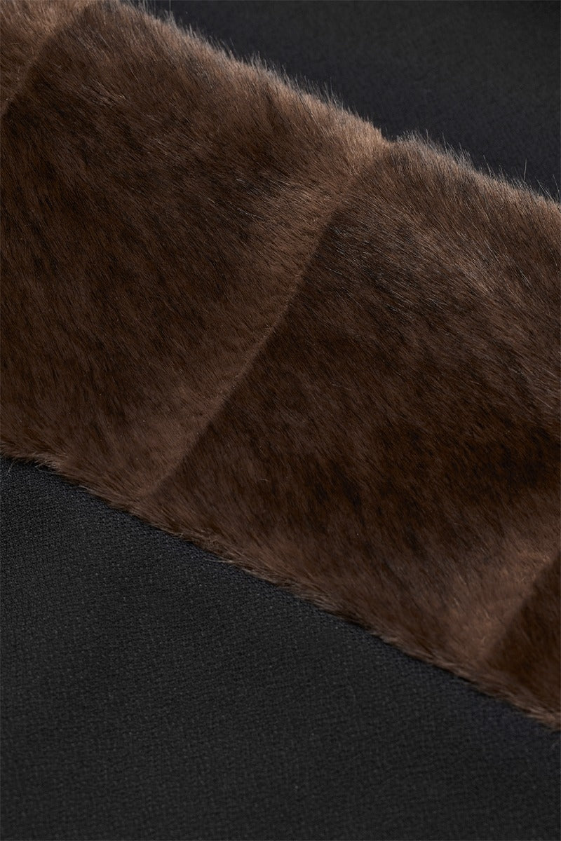 Sort mini skinnskjørt i faux pels fra ROTATE, med mykt og fluffy utseende, perfekt for stilfulle antrekk.