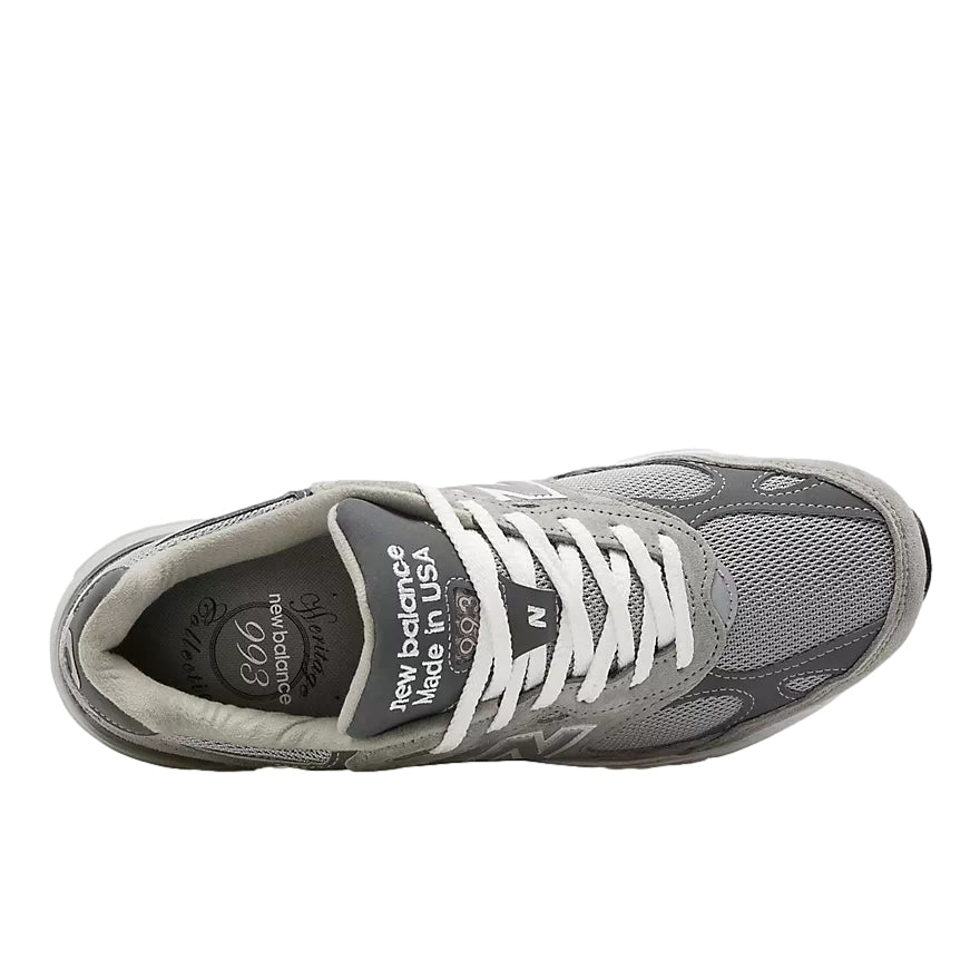 New Balance Made In USA 993 grå sko med lær- og mesh-overdel, komfortabel og stilfull for daglig bruk