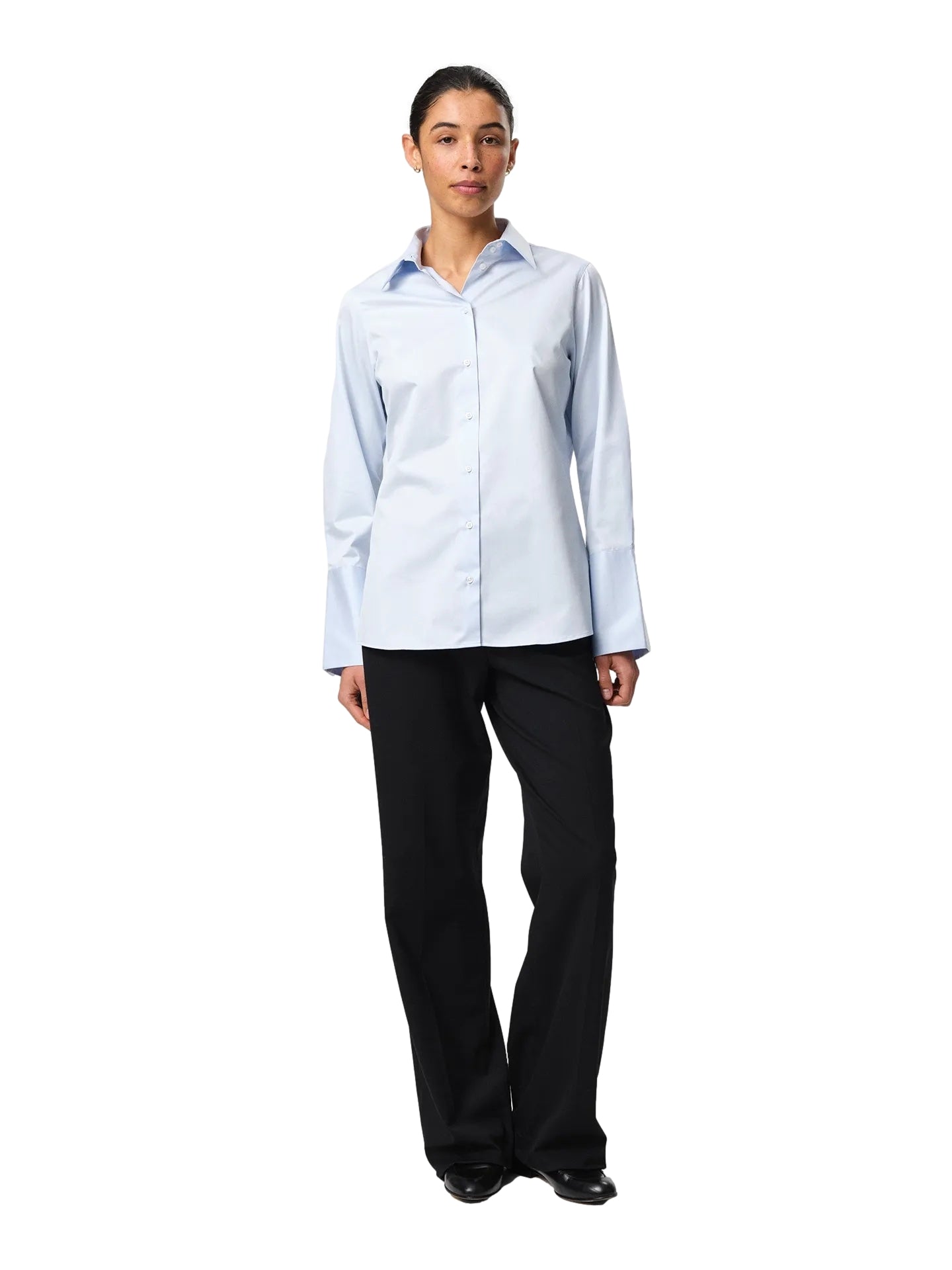 Lyseblå Julie Josephine Julie skjorte med knappestolpe og langermede design, perfekt for en casual eller formell stil.